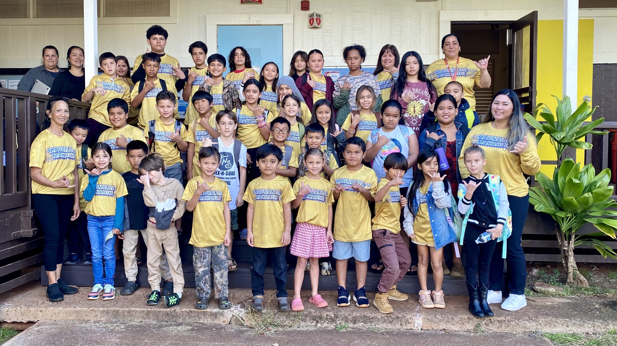 Maunaloa Elementary group photo