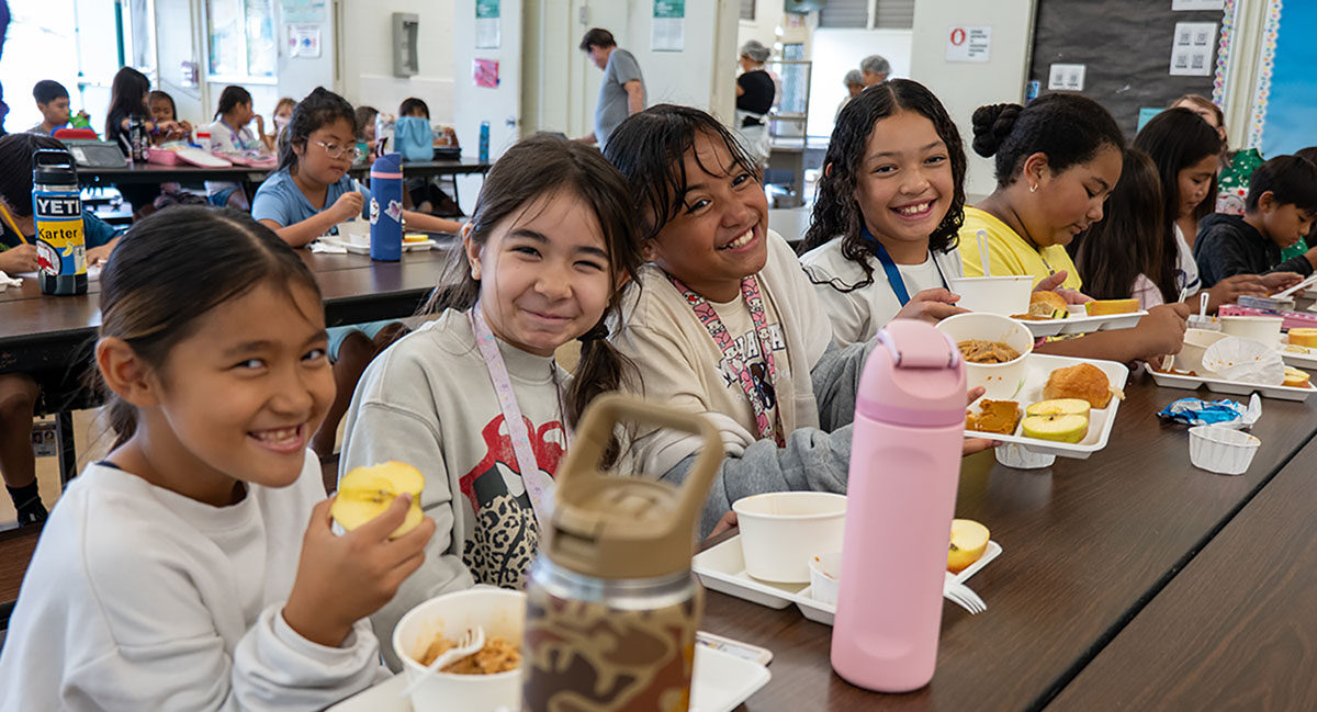 Student eat lunch at in the ‘Āhuimanu Elementary School cafeteria.