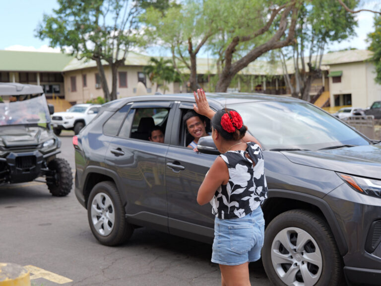 Family picks up food at Kaʻu High & Pāhala El.