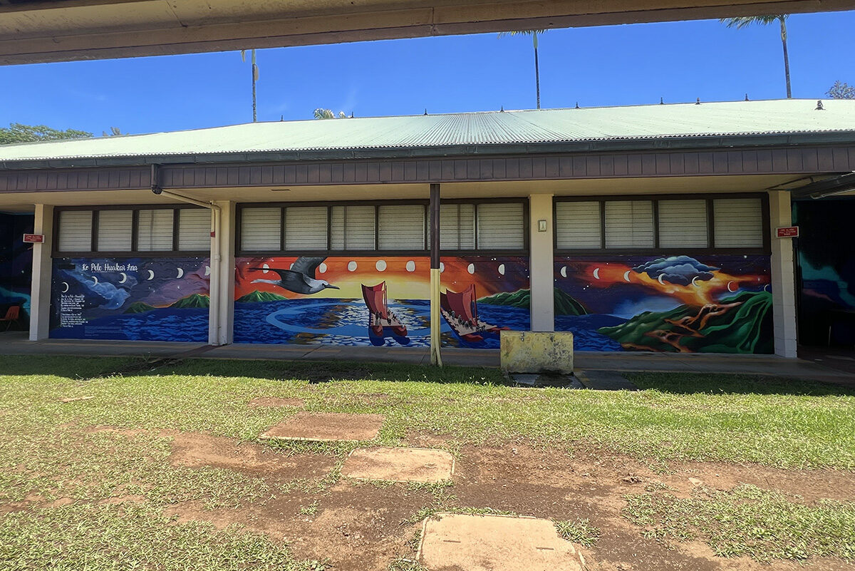 A building with a mural at Mountain View Elementary School.