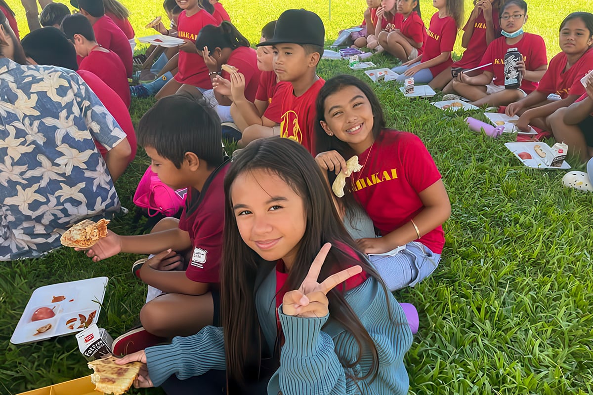 students eating lunch