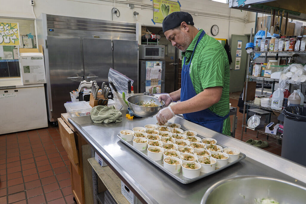 A Kailua Elementary staffer prepares tofu poke in the cafeteria.
