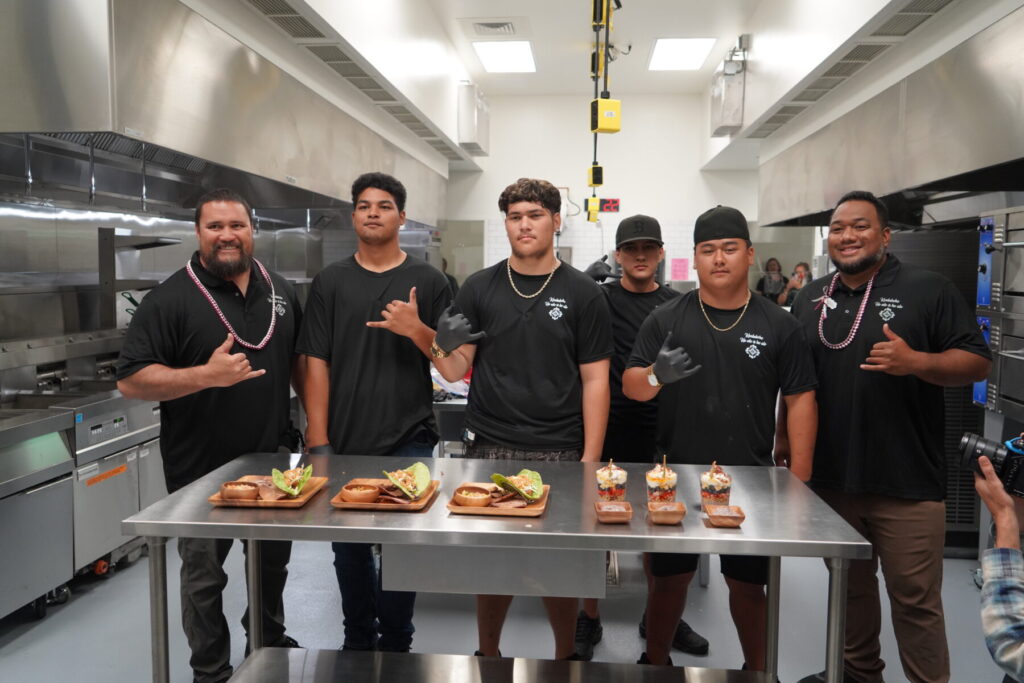 Kealakehe High students