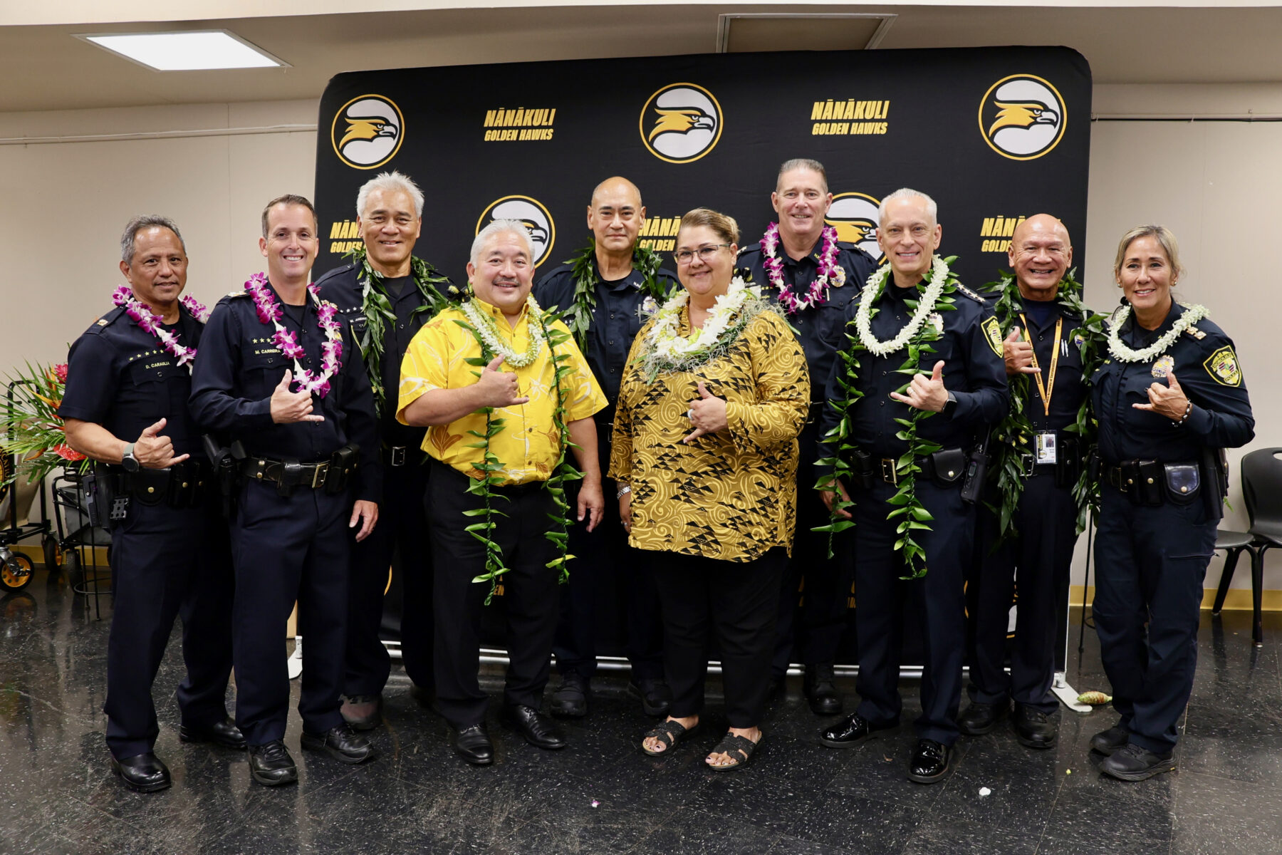 Honolulu police, Nanakuli school admin and HIDOE leadership posing